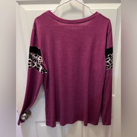 NWT Women’s long sleeve top with cheetah accent, Sz-XL - Picture 4 of 9